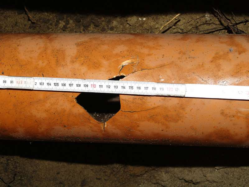 BAU.DE / BAU-Forum: 3. Bild zu Frage "KG-Rohr Reparatur: Loch im Abwasserrohr abdichten &ndash; Anleitung, Kosten & Methoden?" im BAU-Forum "Installation: Elektro, Gas, Wasser, Fernw&auml;rme etc."