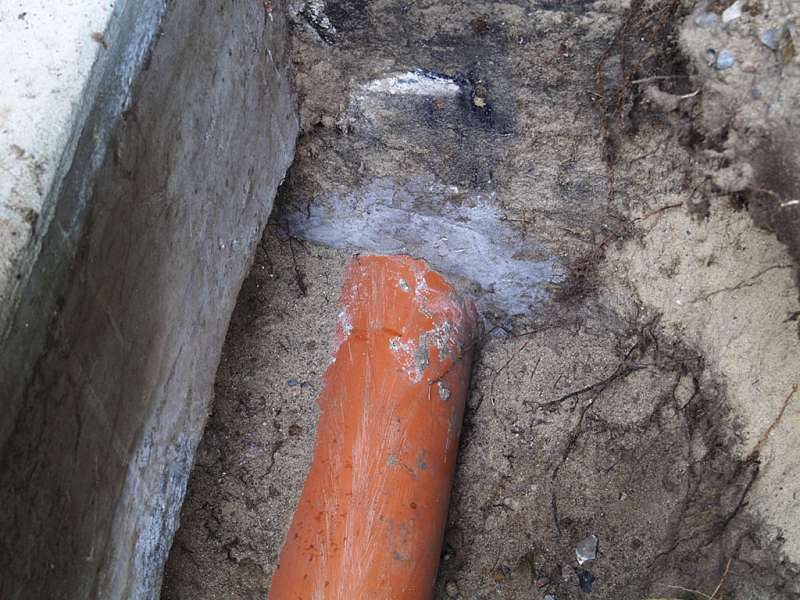 BAU.DE / BAU-Forum: 4. Bild zu Frage "KG-Rohr Reparatur: Loch im Abwasserrohr abdichten &ndash; Anleitung, Kosten & Methoden?" im BAU-Forum "Installation: Elektro, Gas, Wasser, Fernw&auml;rme etc."