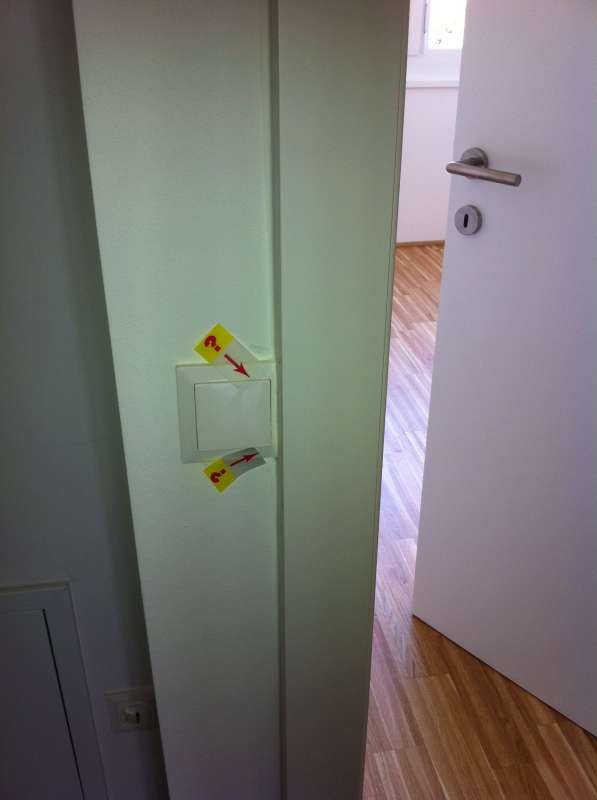 BAU.DE / BAU-Forum: 1. Bild zu Frage "Lichtschalter in Zarge versenkt: Ist das ein Mangel? Fachgerechte Montage & Risiken" im BAU-Forum "Installation: Elektro, Gas, Wasser, Fernw&auml;rme etc."