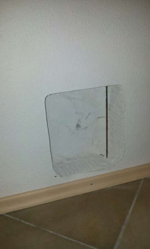 BAU.DE / BAU-Forum: 1. Bild zu Frage "Kupferrohr in Ytong-Wand kappen? Risiken, Zweck & Alternativen für Katzenklappe" im BAU-Forum "Installation: Elektro, Gas, Wasser, Fernwärme etc." BAU.DE / BAU-Forum: 1. Bild zu Frage "Kupferrohr in Ytong-Wand kappen? Risiken, Zweck & Alternativen für Katzenklappe" im BAU-Forum "Installation: Elektro, Gas, Wasser, Fernwärme etc."