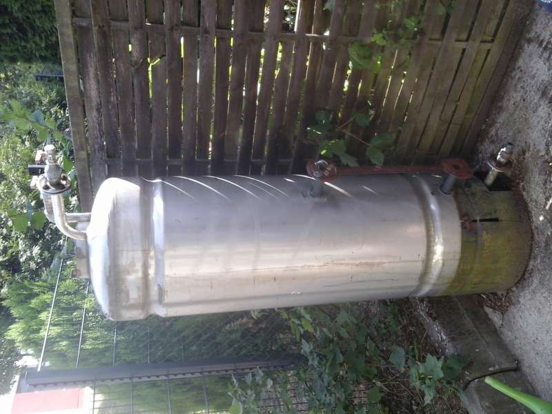 BAU.DE / BAU-Forum: 1. Bild zu Frage "Edelstahl-Wassertank im Garten: Was ist das? Abbau, Entsorgung & Wert?" im BAU-Forum "Installation: Elektro, Gas, Wasser, Fernw&auml;rme etc."