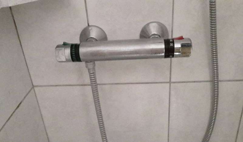 BAU.DE / BAU-Forum: 1. Bild zu Frage "Brausearmatur schwerg&auml;ngig: Ursachen, Wasserdruck pr&uuml;fen & Armatur-Alternativen?" im BAU-Forum "Installation: Elektro, Gas, Wasser, Fernw&auml;rme etc."