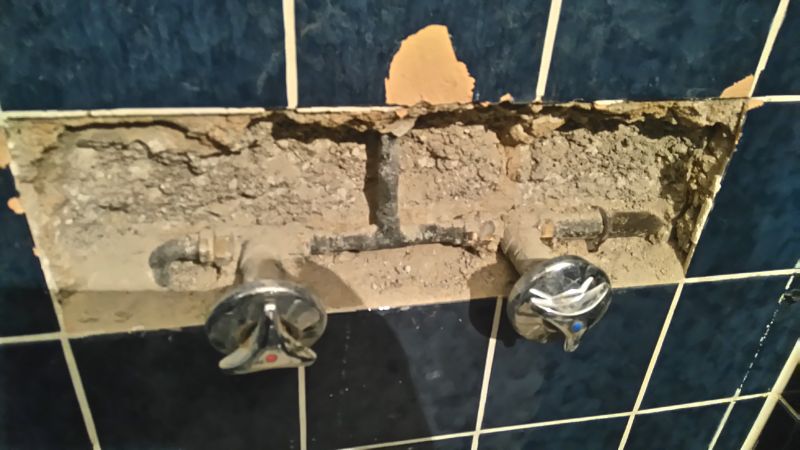 BAU.DE / BAU-Forum: 1. Bild zu Frage "Duscharmatur-Anschluss &auml;ndern: 20 cm auf 15 cm &ndash; Tipps & Tricks zur Anpassung?" im BAU-Forum "Installation: Elektro, Gas, Wasser, Fernw&auml;rme etc."