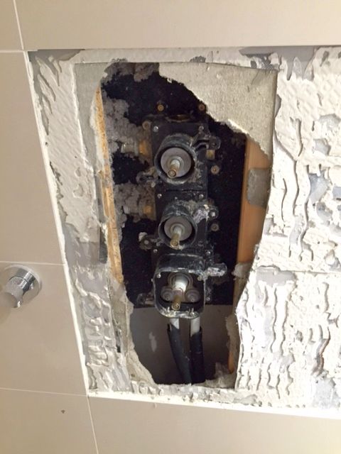 BAU.DE / BAU-Forum: 2. Bild zu Frage "Einbauarmatur undicht: Ursachen, Risiken & Wer haftet f&uuml;r den Wasserschaden?" im BAU-Forum "Installation: Elektro, Gas, Wasser, Fernw&auml;rme etc."