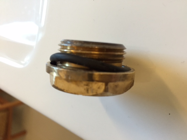 BAU.DE / BAU-Forum: 3. Bild zu Frage "Einbauarmatur undicht: Ursachen, Risiken & Wer haftet f&uuml;r den Wasserschaden?" im BAU-Forum "Installation: Elektro, Gas, Wasser, Fernw&auml;rme etc."