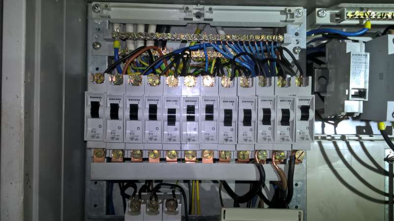 BAU.DE / BAU-Forum: 1. Bild zu Antwort "Vielen Dank!" auf die Frage "FI-Schalter l&ouml;st aus nach Nachr&uuml;stung: Ursachen, Fehlersuche & L&ouml;sungen f&uuml;r 3-Phasen-Systeme" im BAU-Forum "Installation: Elektro, Gas, Wasser, Fernw&auml;rme etc."