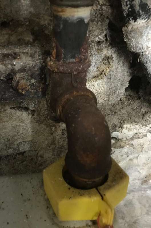 BAU.DE / BAU-Forum: 2. Bild zu Antwort "Anbei ein paar Bilder" auf die Frage "Gasrohr angerostet im Keller: Gefahr, Ursachen & was tun? Kosten der Reparatur?" im BAU-Forum "Installation: Elektro, Gas, Wasser, Fernw&auml;rme etc."