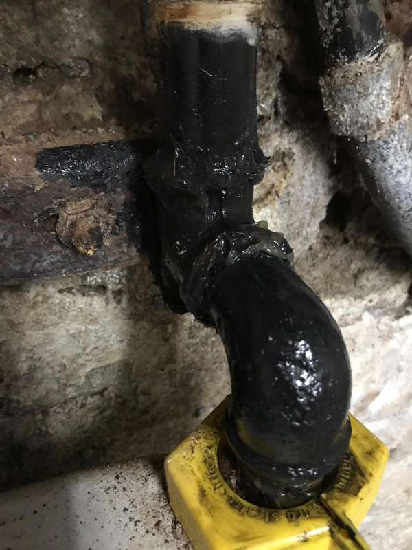 BAU.DE / BAU-Forum: 1. Bild zu Antwort "Sieht nun so sus" auf die Frage "Gasrohr angerostet im Keller: Gefahr, Ursachen & was tun? Kosten der Reparatur?" im BAU-Forum "Installation: Elektro, Gas, Wasser, Fernw&auml;rme etc."