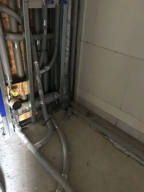 BAU.DE / BAU-Forum: 3. Bild zu Frage "Abwasserinstallation pr&uuml;fen: Stand der Technik, L&auml;nge, Zul&auml;ufe & korrekter Einbau?" im BAU-Forum "Installation: Elektro, Gas, Wasser, Fernw&auml;rme etc."