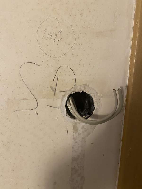 BAU.DE / BAU-Forum: 2. Bild zu Frage "Wei&szlig; jemand, wof&uuml;r diese Kabel sind?" im BAU-Forum "Installation: Elektro, Gas, Wasser, Fernw&auml;rme etc."