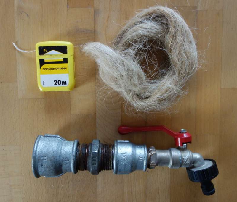 BAU.DE / BAU-Forum: 2. Bild zu Antwort "Schnelle Wasserentnahme: Gartenschlauch-L&ouml;sung aus dem Baumarkt" auf die Frage "Wasserentnahme im Neubau ohne Anschluss: Notl&ouml;sung mit Gartenschlauch & Hahn?" im BAU-Forum "Installation: Elektro, Gas, Wasser, Fernw&auml;rme etc."