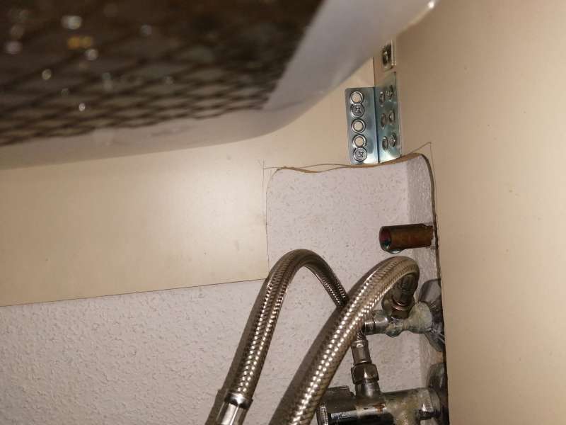 BAU.DE / BAU-Forum: 1. Bild zu Frage "Offenes Blindrohr in K&uuml;che" im BAU-Forum "Installation: Elektro, Gas, Wasser, Fernw&auml;rme etc."