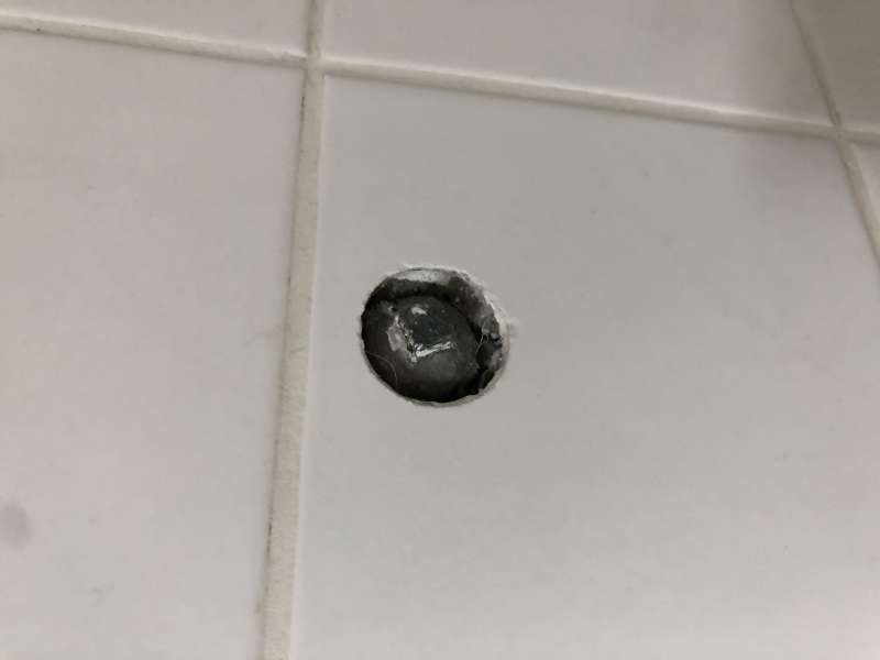 BAU.DE / BAU-Forum: 1. Bild zu Frage "Ist das ein Wasser-Anschluss? (Siehe Bild)" im BAU-Forum "Installation: Elektro, Gas, Wasser, Fernw&auml;rme etc."