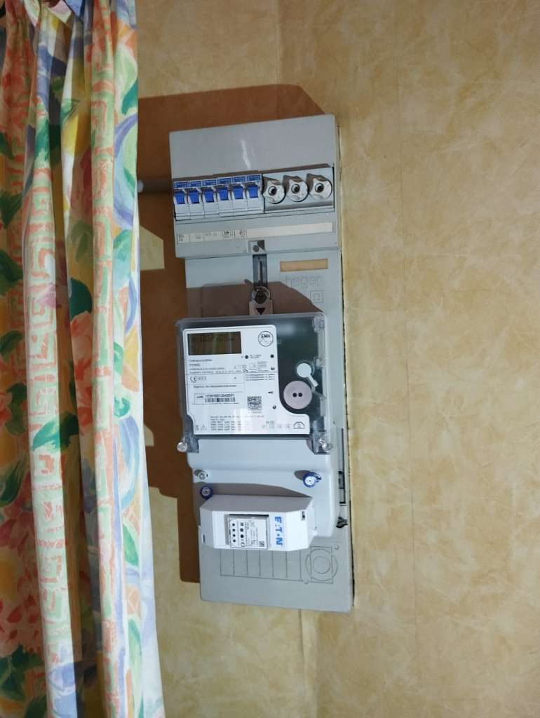 BAU.DE / BAU-Forum: 5. Bild zu Frage "Kann das so bleiben, oder muss das neu gemacht werden?" im BAU-Forum "Installation: Elektro, Gas, Wasser, Fernw&auml;rme etc."