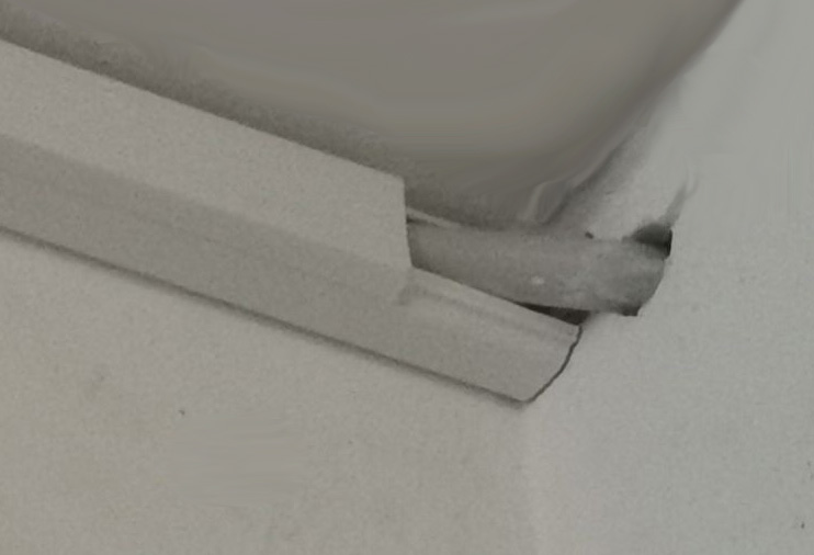 BAU.DE / BAU-Forum: 4. Bild zu Frage "Unsaubere Elektroinstallation: Kabelkanal auf Putz - Wie beheben?" im BAU-Forum "Installation: Elektro, Gas, Wasser, Fernw&auml;rme etc."