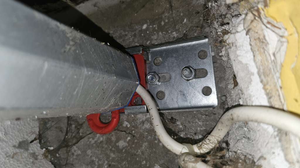 BAU-Forumsbeitrag: Wie stelle ich einen unbekannten Rolladenmotor ohne Einstellschrauben neu ein?