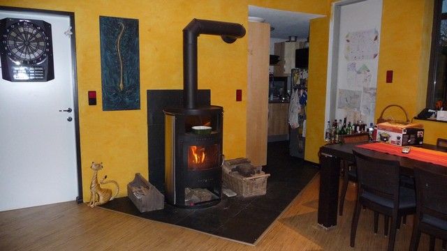 BAU.DE / BAU-Forum: 1. Bild zu Frage "Gasheizung Alternative: Holzvergaser, Grundofen oder Kaminofen? Kosten, Vergleich & Eignung" im BAU-Forum "Kamin und Kachelofen"