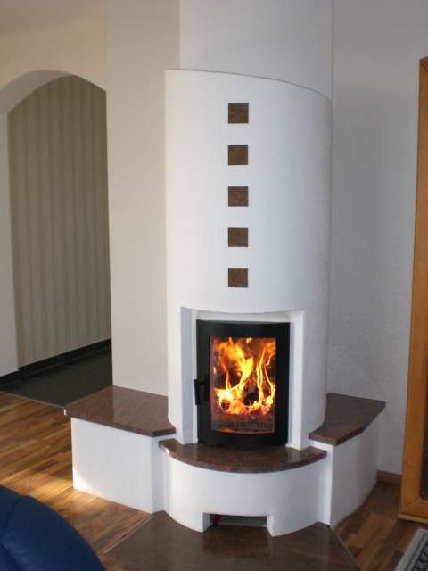 BAU.DE / BAU-Forum: 3. Bild zu Antwort "Grundofen: Bauweise, Kosten & Gepr&uuml;fte Feuerraum-Baus&auml;tze" auf die Frage "Grundofen, Speicherofen, Speicherkamin: Unterschiede, Kosten & Planung &ndash; Was ist wichtig?" im BAU-Forum "Kamin und Kachelofen"