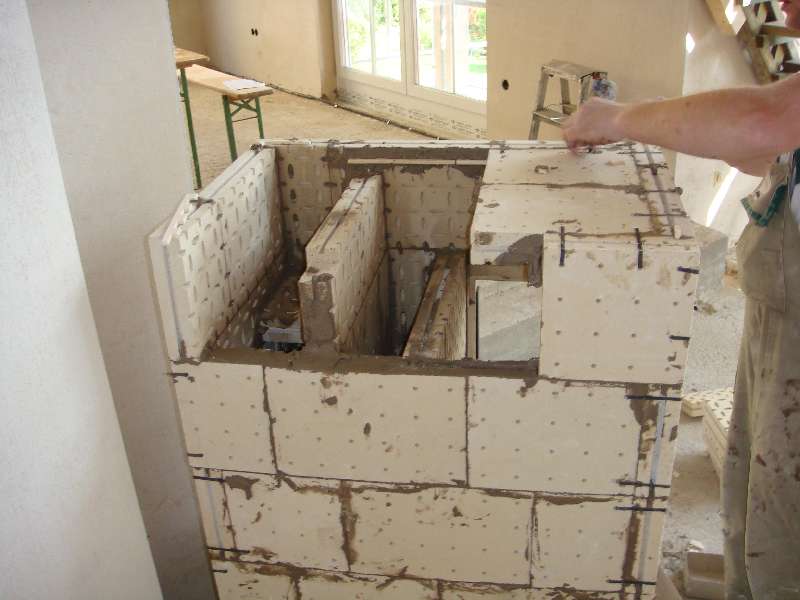 BAU.DE / BAU-Forum: 1. Bild zu Antwort "Speicherofen: Bilder vom Rohbau – Einblick durch Lüftungsgitter" auf die Frage "Speicherofen zu klein? Ursachen, Lösungen & Wärmebedarf berechnen" im BAU-Forum "Kamin und Kachelofen" BAU.DE / BAU-Forum: 1. Bild zu Antwort "Speicherofen: Bilder vom Rohbau – Einblick durch Lüftungsgitter" auf die Frage "Speicherofen zu klein? Ursachen, Lösungen & Wärmebedarf berechnen" im BAU-Forum "Kamin und Kachelofen"