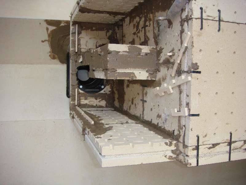 BAU.DE / BAU-Forum: 2. Bild zu Antwort "Speicherofen: Bilder vom Rohbau – Einblick durch Lüftungsgitter" auf die Frage "Speicherofen zu klein? Ursachen, Lösungen & Wärmebedarf berechnen" im BAU-Forum "Kamin und Kachelofen" BAU.DE / BAU-Forum: 2. Bild zu Antwort "Speicherofen: Bilder vom Rohbau – Einblick durch Lüftungsgitter" auf die Frage "Speicherofen zu klein? Ursachen, Lösungen & Wärmebedarf berechnen" im BAU-Forum "Kamin und Kachelofen"