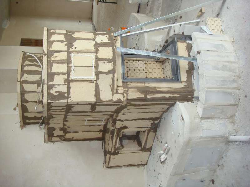 BAU.DE / BAU-Forum: 4. Bild zu Antwort "Speicherofen: Bilder vom Rohbau – Einblick durch Lüftungsgitter" auf die Frage "Speicherofen zu klein? Ursachen, Lösungen & Wärmebedarf berechnen" im BAU-Forum "Kamin und Kachelofen" BAU.DE / BAU-Forum: 4. Bild zu Antwort "Speicherofen: Bilder vom Rohbau – Einblick durch Lüftungsgitter" auf die Frage "Speicherofen zu klein? Ursachen, Lösungen & Wärmebedarf berechnen" im BAU-Forum "Kamin und Kachelofen"