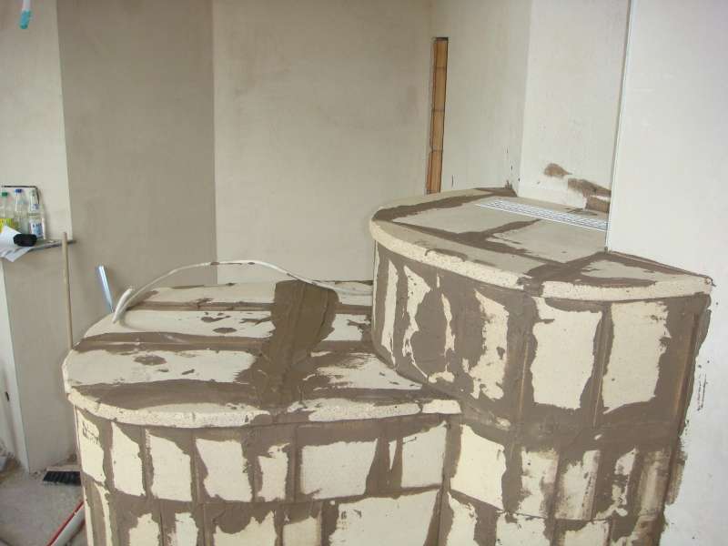 BAU.DE / BAU-Forum: 5. Bild zu Antwort "Speicherofen: Bilder vom Rohbau – Einblick durch Lüftungsgitter" auf die Frage "Speicherofen zu klein? Ursachen, Lösungen & Wärmebedarf berechnen" im BAU-Forum "Kamin und Kachelofen" BAU.DE / BAU-Forum: 5. Bild zu Antwort "Speicherofen: Bilder vom Rohbau – Einblick durch Lüftungsgitter" auf die Frage "Speicherofen zu klein? Ursachen, Lösungen & Wärmebedarf berechnen" im BAU-Forum "Kamin und Kachelofen"