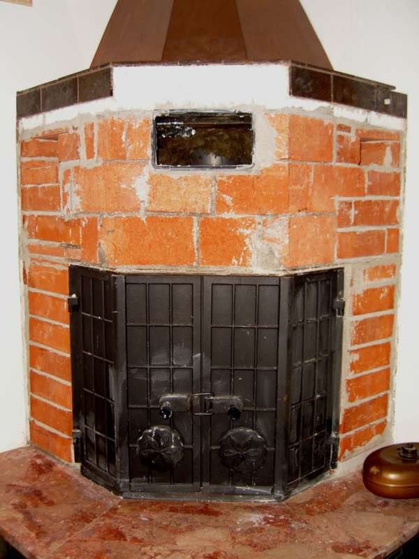 BAU.DE / BAU-Forum: 2. Bild zu Frage "Kachelofen verputzen: Grundierung vor Verputzen n&ouml;tig? Ursachen f&uuml;r Risse & lose Fliesen?" im BAU-Forum "Kamin und Kachelofen"