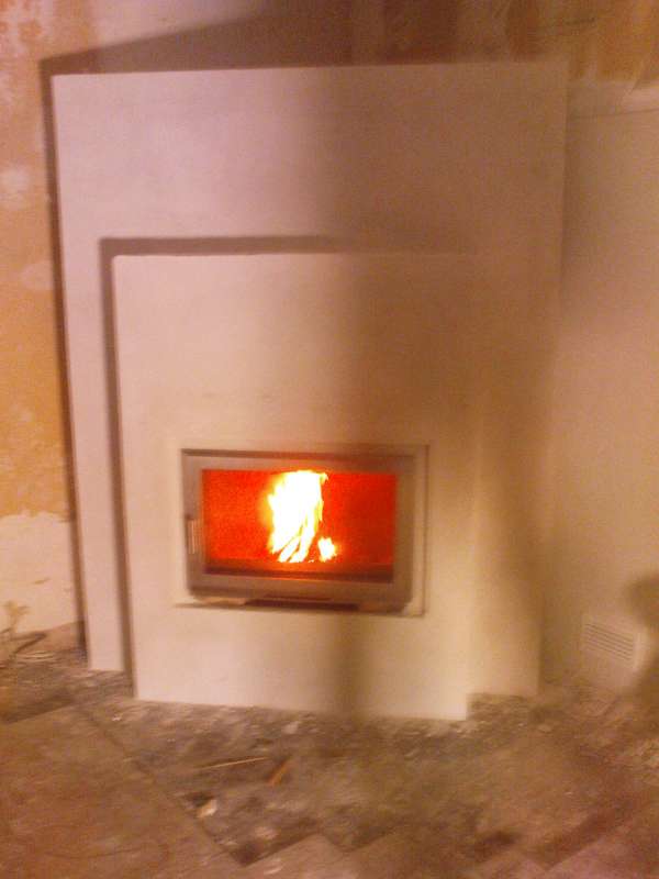 BAU.DE / BAU-Forum: 2. Bild zu Antwort "Schornstein Risse: Defekter Schornstein als Ursache erkannt?" auf die Frage "Grundofen Heizleistung unzureichend: Schornsteinzug pr&uuml;fen, Ofenbauer haftbar machen?" im BAU-Forum "Kamin und Kachelofen"