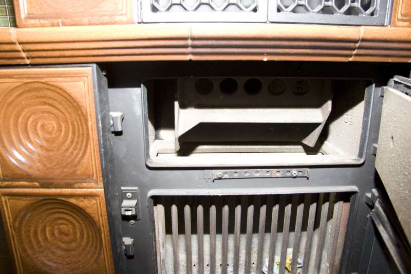 BAU.DE / BAU-Forum: 2. Bild zu Frage "Gitter im Feuerungsfach" im BAU-Forum "Kamin und Kachelofen" BAU.DE / BAU-Forum: 2. Bild zu Frage "Gitter im Feuerungsfach" im BAU-Forum "Kamin und Kachelofen"