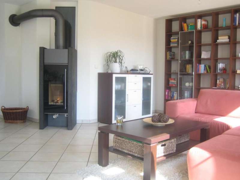 BAU.DE / BAU-Forum: 1. Bild zu Antwort "Alternative: Speicherf&auml;higer Kaminofen mit Grundofen-Technik" auf die Frage "Zus&auml;tzlicher Ofen f&uuml;r Flur/Treppenhaus: Pellet- vs. Steinkohleofen &ndash; Kosten, Nutzen, Auflagen?" im BAU-Forum "Kamin und Kachelofen"