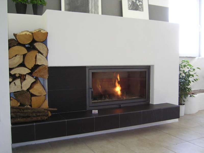 BAU.DE / BAU-Forum: 1. Bild zu Antwort "Grundofen &ndash; Schneller Abbrand f&uuml;r optimale Effizienz" auf die Frage "Grundofen mit gro&szlig;er Scheibe: Feuer sehen, Abbrand & optimale Bef&uuml;llung?" im BAU-Forum "Kamin und Kachelofen"