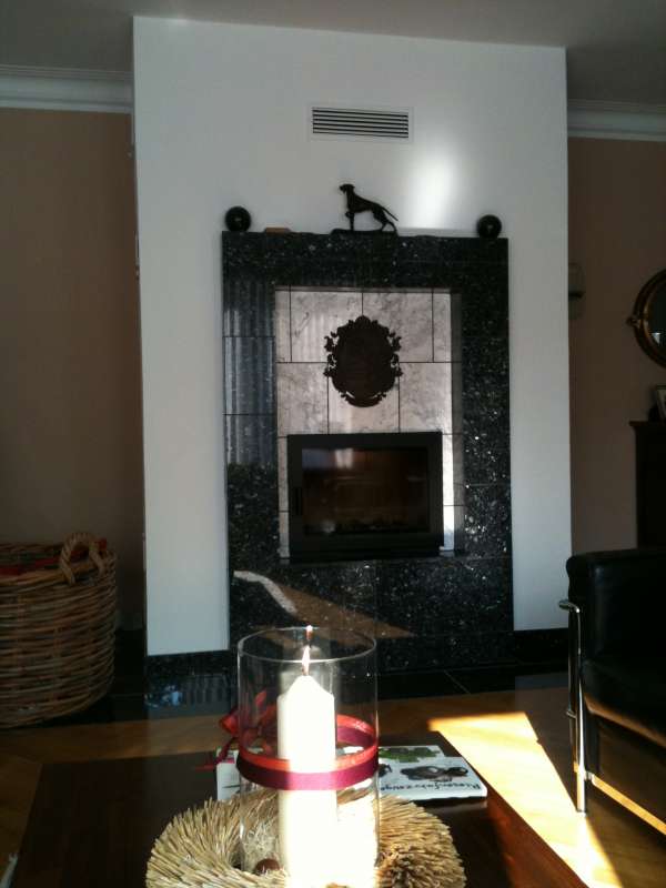 BAU.DE / BAU-Forum: 3. Bild zu Antwort "Grundofen &ndash; Schneller Abbrand f&uuml;r optimale Effizienz" auf die Frage "Grundofen mit gro&szlig;er Scheibe: Feuer sehen, Abbrand & optimale Bef&uuml;llung?" im BAU-Forum "Kamin und Kachelofen"