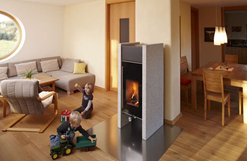 BAU.DE / BAU-Forum: 2. Bild zu Antwort "Das ist prinzipiell m&ouml;glich..." auf die Frage "Kaminverkleidung mit Kunststein: Hitzebest&auml;ndigkeit, W&auml;rmedurchl&auml;ssigkeit & Montage-Tipps?" im BAU-Forum "Kamin und Kachelofen"