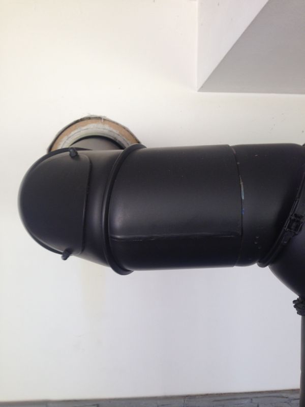 BAU.DE / BAU-Forum: 3. Bild zu Frage "richtige Kaminrosette bei schr&auml;gem Rohr" im BAU-Forum "Kamin und Kachelofen"