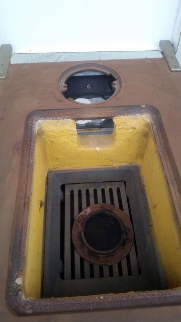 BAU.DE / BAU-Forum: 1. Bild zu Frage "Suche Abgasrohrstutzen, Verschluss und Griff f&uuml;r Glutos Beistellherd HKB 40.60.13 sowie Betriebsanleitung" im BAU-Forum "Kamin und Kachelofen"