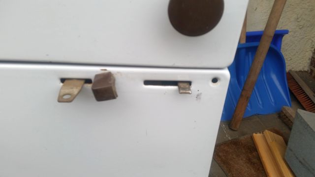 BAU.DE / BAU-Forum: 5. Bild zu Frage "Suche Abgasrohrstutzen, Verschluss und Griff f&uuml;r Glutos Beistellherd HKB 40.60.13 sowie Betriebsanleitung" im BAU-Forum "Kamin und Kachelofen"