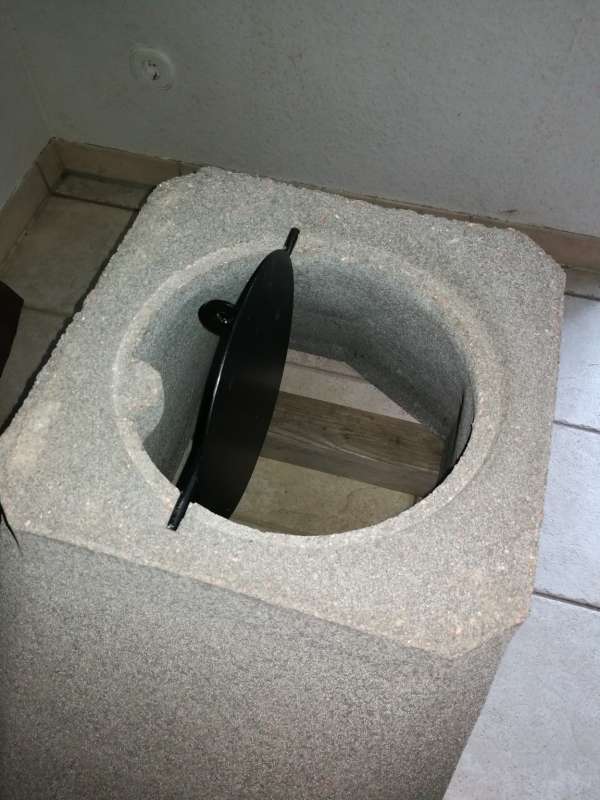 BAU.DE / BAU-Forum: 1. Bild zu Frage "Anschluss Rauchrohr an Abzug offener Kamin: Tipps zur korrekten Installation gesucht" im BAU-Forum "Kamin und Kachelofen"