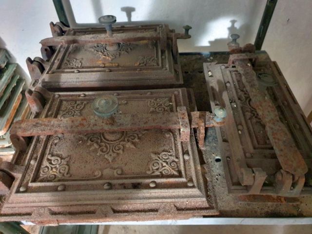 BAU.DE / BAU-Forum: 2. Bild zu Frage "Ben&ouml;tige Hilfe zur Identifizierung eines Kachelofens: Typ und Alter gesucht" im BAU-Forum "Kamin und Kachelofen"