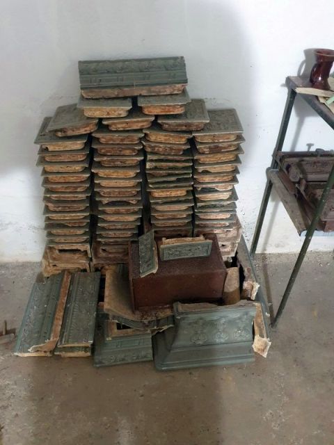 BAU.DE / BAU-Forum: 3. Bild zu Frage "Ben&ouml;tige Hilfe zur Identifizierung eines Kachelofens: Typ und Alter gesucht" im BAU-Forum "Kamin und Kachelofen"