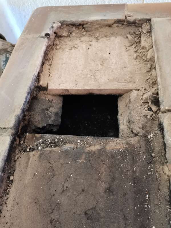 BAU.DE / BAU-Forum: 1. Bild zu Frage "Ben&ouml;tige ich eine zus&auml;tzliche Schamottesteinplatte f&uuml;r meinen Kachelofen? Anleitung zum Zuschnitt und m&ouml;gliche Alternativen" im BAU-Forum "Kamin und Kachelofen"