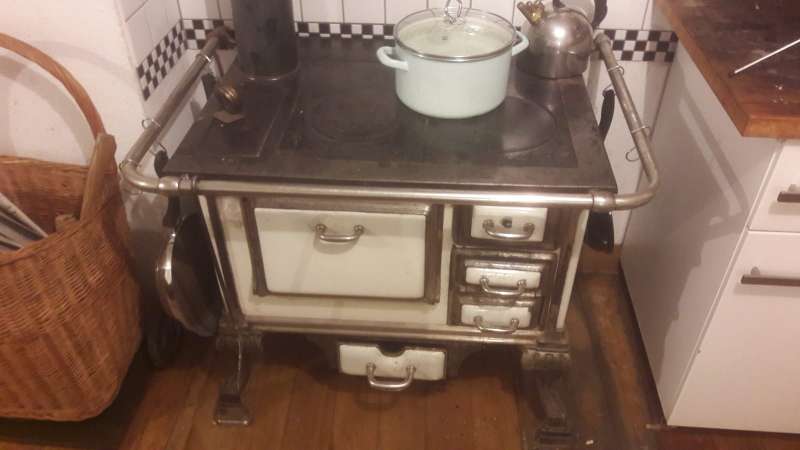 BAU.DE / BAU-Forum: 1. Bild zu Frage "Speckstein in K&uuml;chenhexe: Risiken, Nutzen, Montage & Auswirkungen auf Raumklima?" im BAU-Forum "Kamin und Kachelofen"