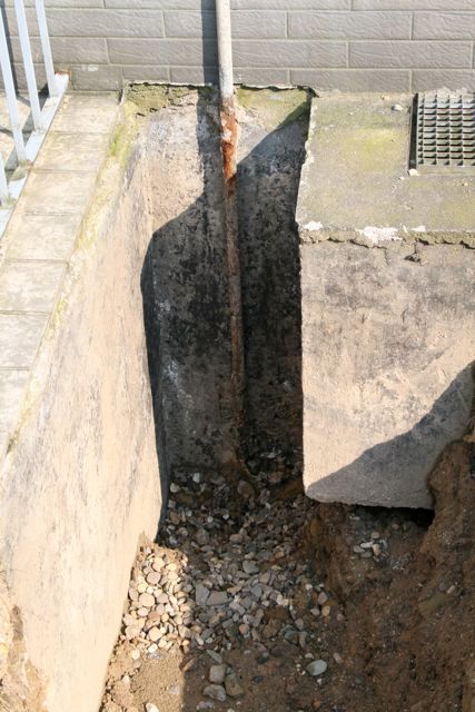 BAU.DE / BAU-Forum: 1. Bild zu Frage "Kabuflex & PN20 Wasserrohr durch Kellerwand: Korrekte Durchf&uuml;hrung, Abdichtung & Risiken?" im BAU-Forum "Keller"