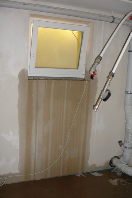 BAU.DE / BAU-Forum: 1. Bild zu Frage "Wasserschaden im Neubau-Keller: Ursachen, Trocknung & Risiken f&uuml;r Estrich, D&auml;mmung?" im BAU-Forum "Keller"