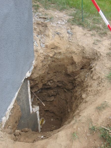 BAU.DE / BAU-Forum: 1. Bild zu Antwort "Kellerabdichtung: Freigelegte Ecke &ndash; Bilddokumentation" auf die Frage "Abdichtung nach DIN 18195-9: Ausf&uuml;hrungsfehler erkennen, vermeiden & Sanierungskosten?" im BAU-Forum "Keller"