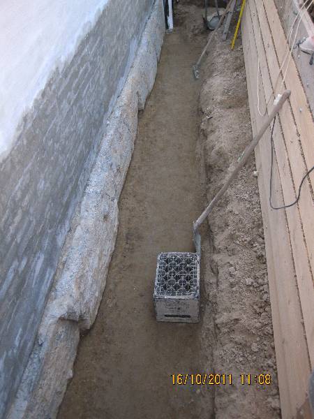 BAU.DE / BAU-Forum: 1. Bild zu Frage "Kellerwand abdichten & egalisieren: Kosten, Methoden & Risiken bei aufstauendem Sickerwasser?" im BAU-Forum "Keller"