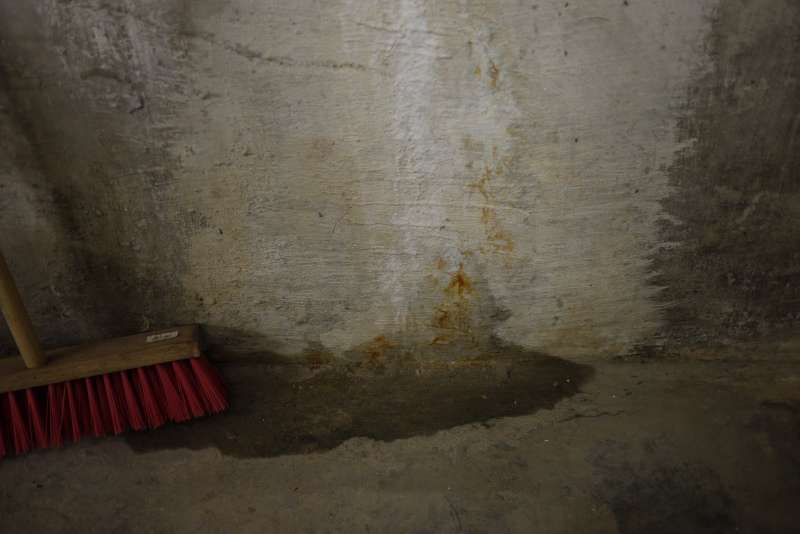 BAU.DE / BAU-Forum: 2. Bild zu Frage "Kellerwand undicht: Wasser im Keller? Ursachen, Abdichtung & Kosten im Altbau" im BAU-Forum "Keller"