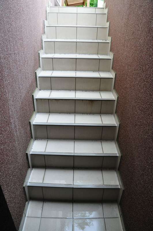 BAU.DE / BAU-Forum: 1. Bild zu Frage "Kellerau&szlig;entreppe abdichten: Ursachen, Kosten & Methoden gegen Feuchtigkeit?" im BAU-Forum "Keller"