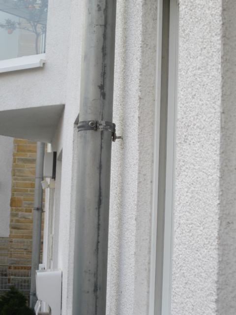 BAU.DE / BAU-Forum: 2. Bild zu Frage "Feuchte Wand im Keller: Ursachen, Risiken & Ma&szlig;nahmen im Reihenmittelhaus (Bj. 1999)" im BAU-Forum "Keller"