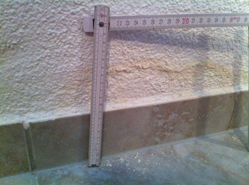 BAU.DE / BAU-Forum: 2. Bild zu Antwort "Feuchte Kellerwand: Hangwasser, Drainage & lehmiger Boden als Ursache?" auf die Frage "Feuchte Kellerwand oberhalb Sockel: Ursachen, Sanierung & Kosten?" im BAU-Forum "Keller"