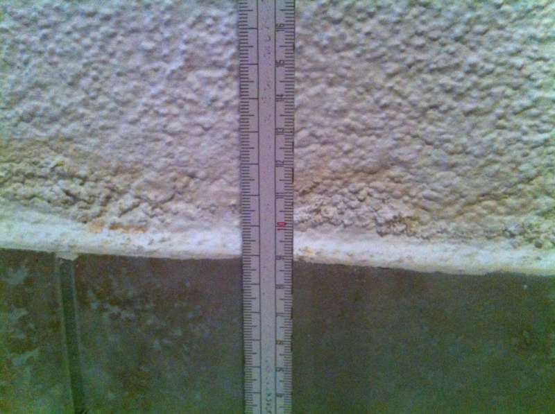 BAU.DE / BAU-Forum: 3. Bild zu Antwort "Feuchte Kellerwand: Hangwasser, Drainage & lehmiger Boden als Ursache?" auf die Frage "Feuchte Kellerwand oberhalb Sockel: Ursachen, Sanierung & Kosten?" im BAU-Forum "Keller"